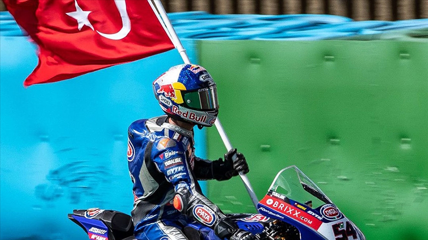 Milli motosikletçi Toprak Razgatlıoğlu, Portekizde birinci oldu