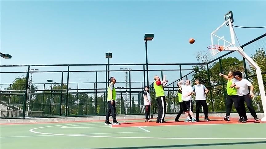 Баскетбол с президентом: Эрдоган личным примером призвал к здоровому образу жизни