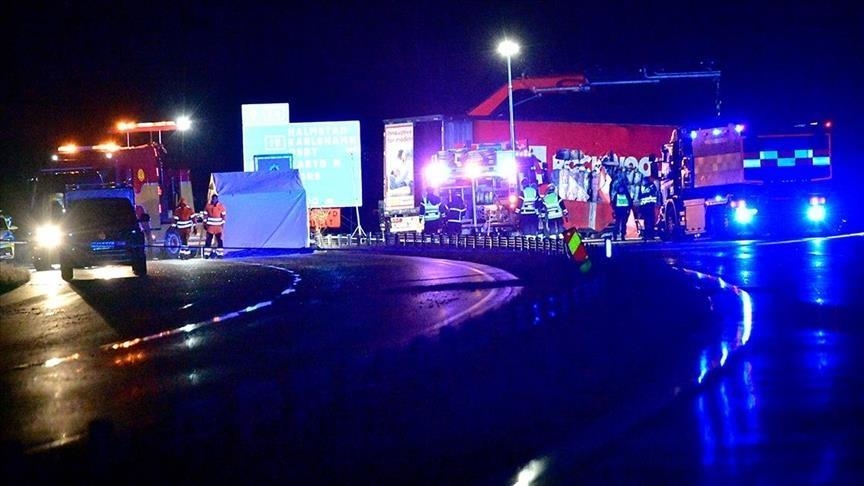 Kartunis Swedia yang terkenal dengan sketsa anti-Islam tewas dalam kecelakaan mobil