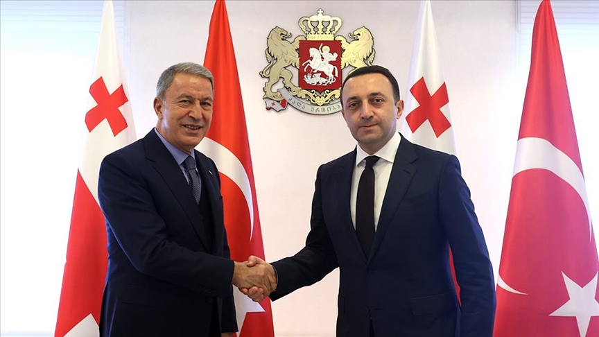 Gürcistan Başbakanı Garibaşvili, Milli Savunma Bakanı Akarı kabul etti