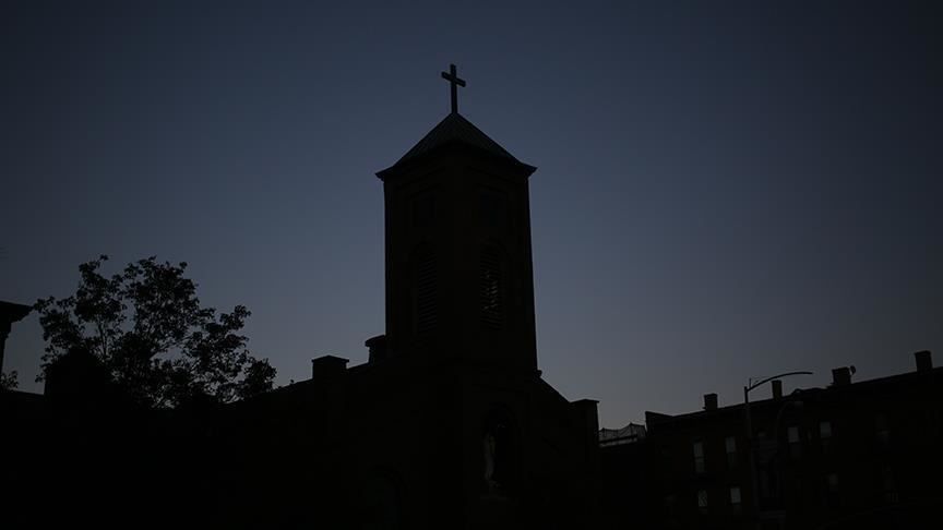 Fransa'da kiliselerde 1950'den bu yana 216 bin çocuk cinsel istismara maruz kaldı