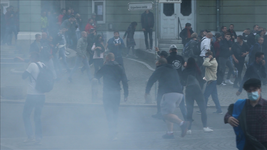 Slovenija: Policija u Ljubljani vodenim topom i suzavcem rastjerala demonstrante