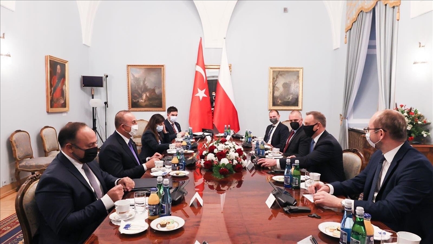 Turkish foreign minister received by Polish president