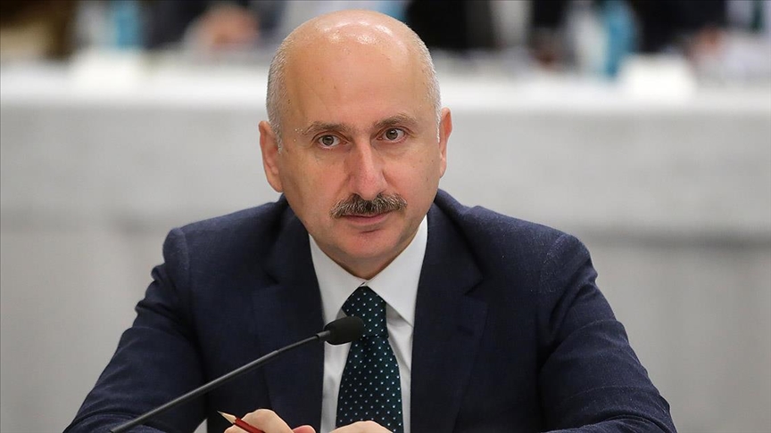 Karaismailoğlu: Birkaç saatlik iletişim kesintisinin bile milli uygulamaların ne kadar gerekli olduğuna şahit olduk