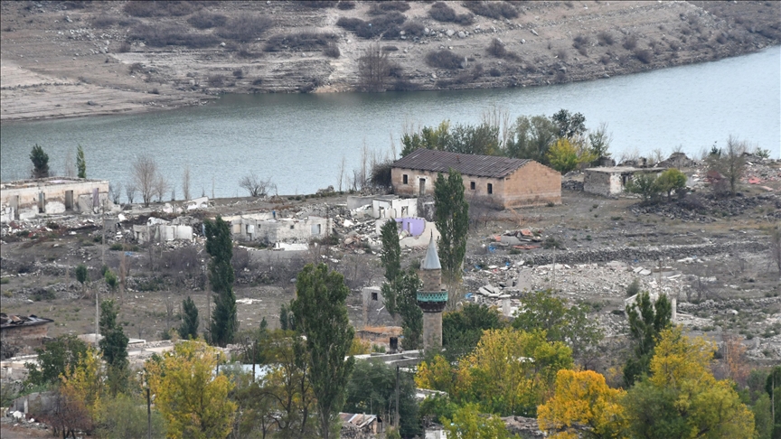 Qersê ji ber ku ava bendavê kêm bû mekanên dîrokî derketin ser rûyê erdê