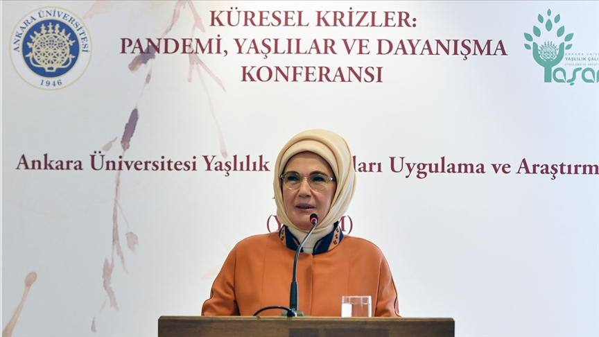 Emine Erdoğan: Yaşlılık bizde tedavülden kalkmak değil, hürmet makamına oturmak demektir