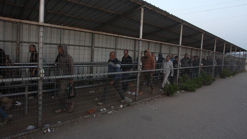 وزارة العمل بغزة: إسرائيل توافق على إصدار تصاريح لـ"التجار" فقط