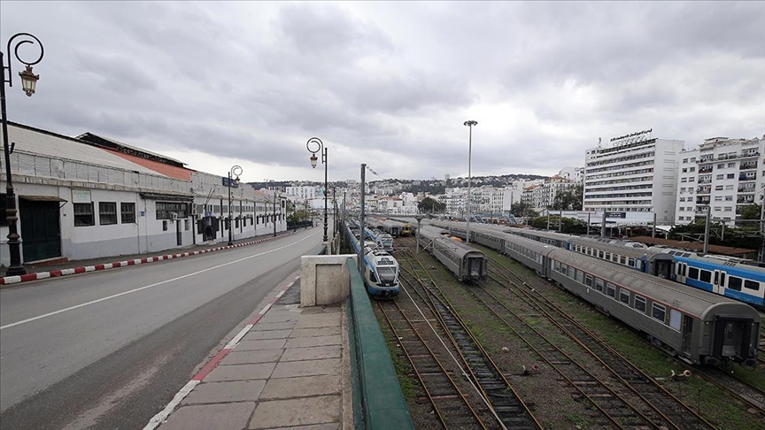 Cezayirin başkentindeki metro, Fransız ortak olmadan hizmet vermeye başladı