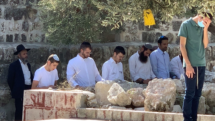 Jewish settlers perform 'silent' prayers at Al-Aqsa Mosque complex