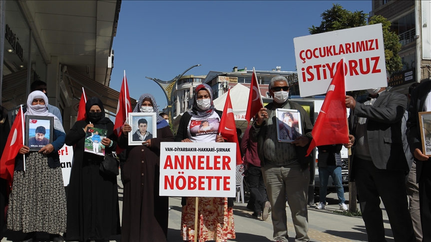 Malbatên Wanî ji bo ku bigihîjin ewladên xwe çalakiya li ber HDPyê domandin