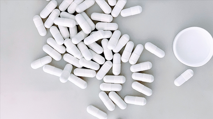 Amerikalı firma Kovid-19 ilacını maliyetinin 40 katına satmak istediği için eleştiriliyor