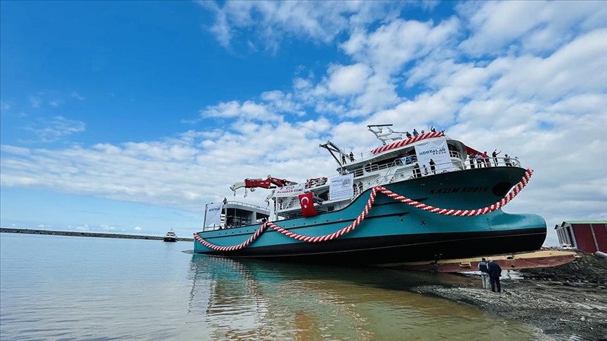 Trabzonda 7 milyon dolara imal edilen balıkçı gemisi denize indirildi