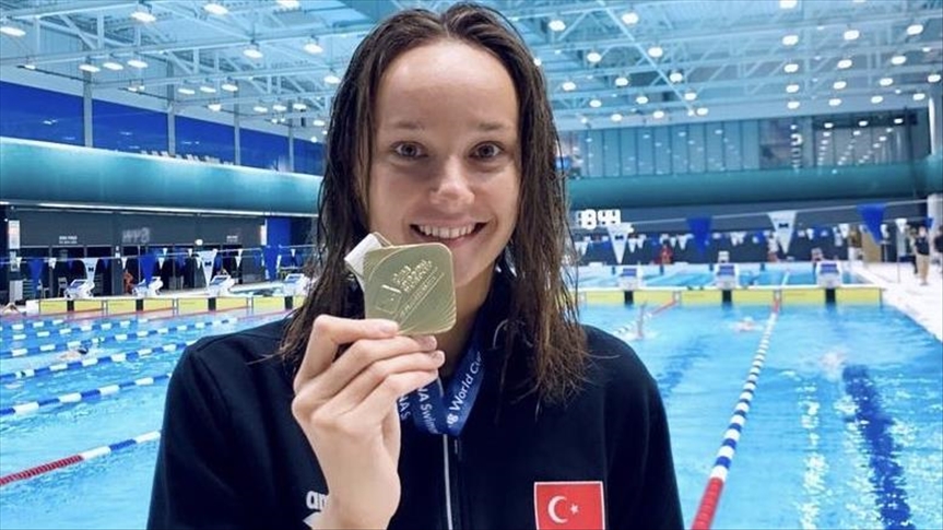 Турецкая пловчиха Зейнеп Гюнеш завоевала золото Кубка мира