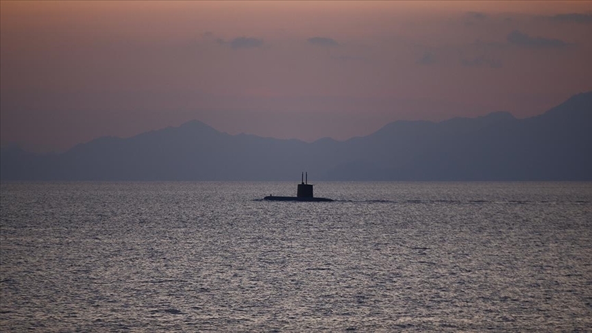 ABD denizaltısı Pasifik’te bilinmeyen bir cisme çarptı