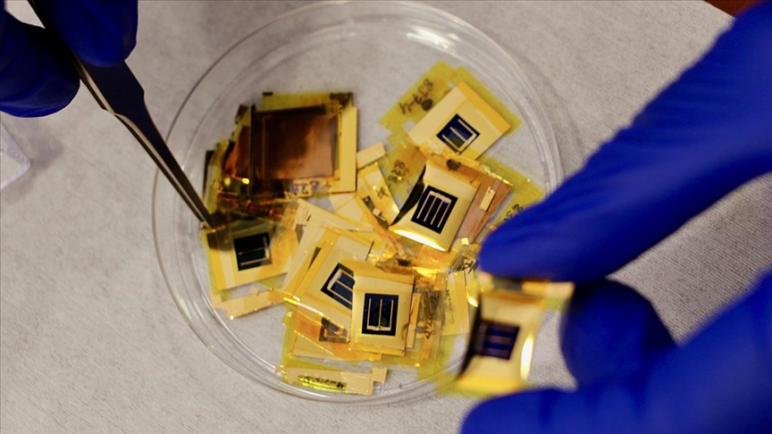 Türk bilim insanları silisyum tabanlı yerli esnek güneş hücresi üretti