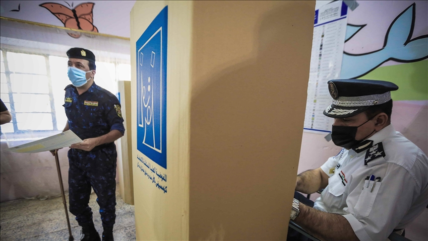 Comienzan las elecciones parlamentarias de Irak con la votación de uniformados, reclusos y solicitantes de asilo
