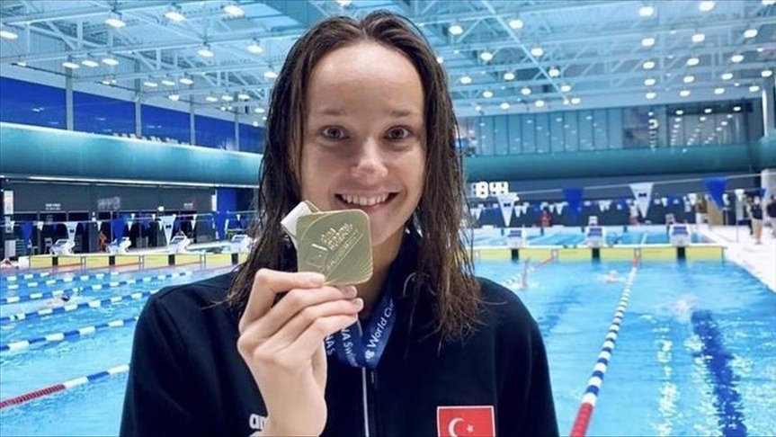 Turkey's Viktoria Zeynep Gunes wins gold at swimming world cup