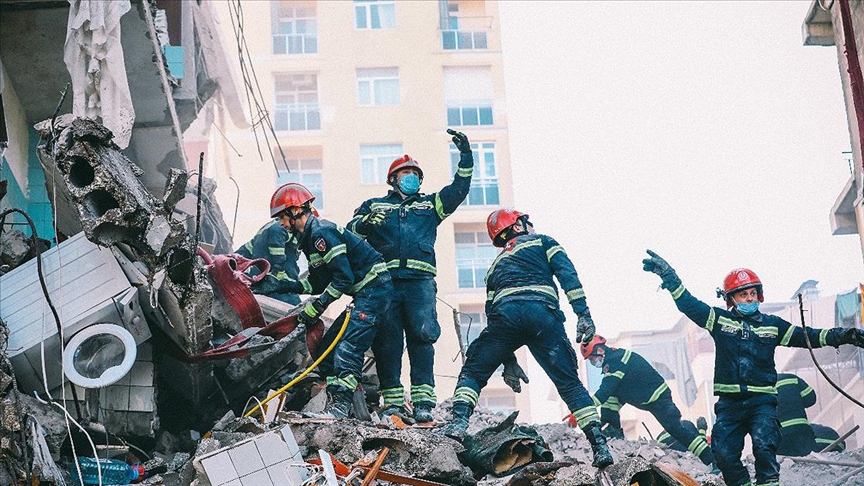 Gürcistan'da çöken 7 katlı binada hayatını kaybedenlerin sayısı 9'a çıktı 