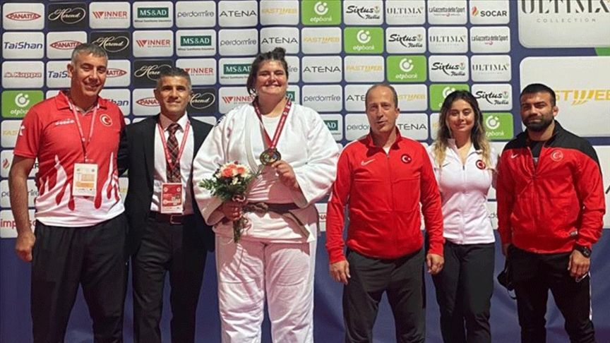 Milli sporcu Hilal Öztürk, kadınlar +78 kiloda bronz madalyanın sahibi oldu