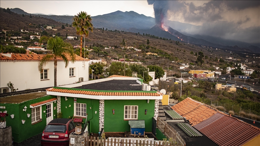 Destructive new rivers of lava burst from Spains La Palma volcano