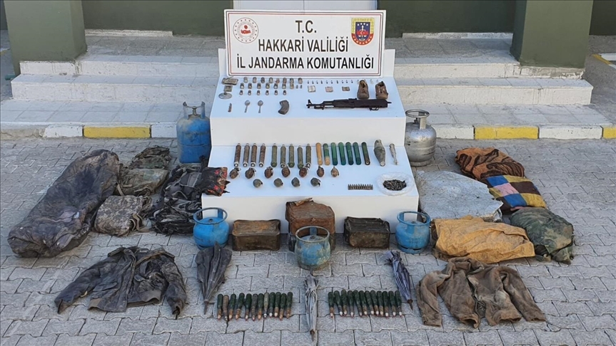 Hakkari'de terör operasyonunda silah ve mühimmat ele geçirildi