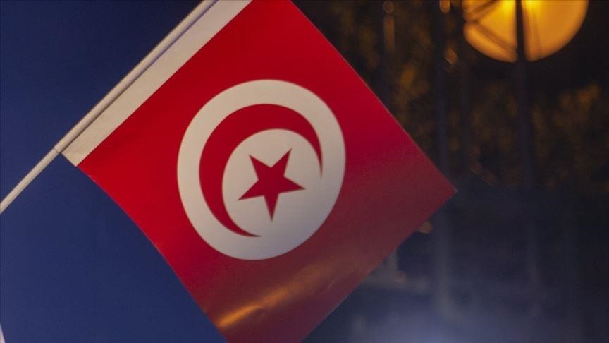 Tunisia lifts house arrest against 2 former officials