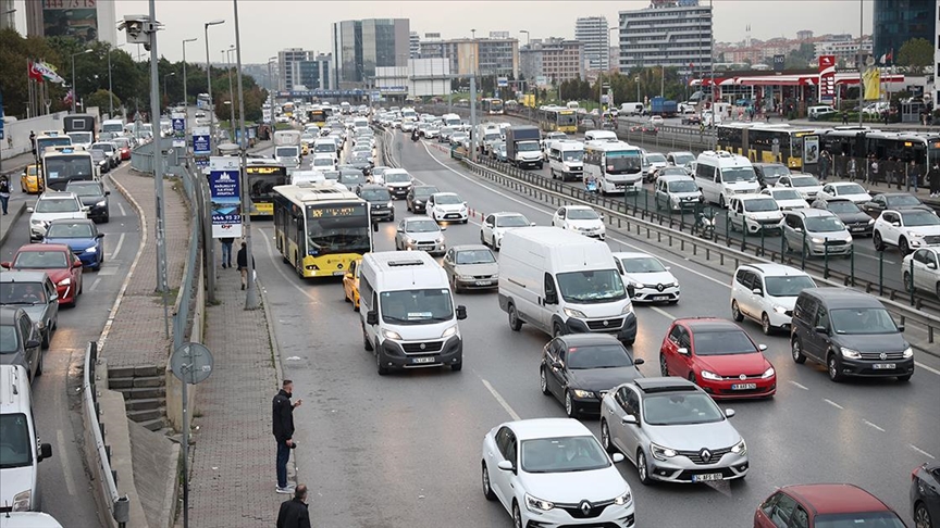 İstanbulda trafik yoğunluğu yaşanıyor