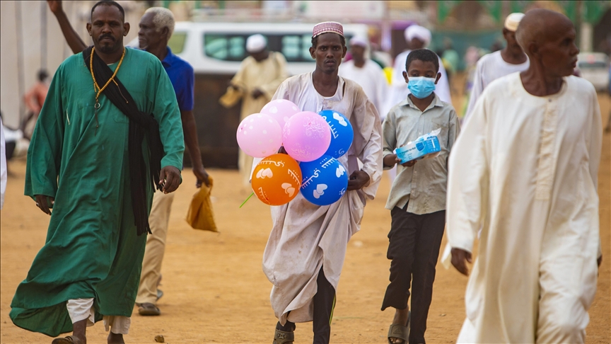 بالذِكْر والحلوى.. ساحات سودانية تحتفل بالمولد النبوي (تقرير مصور)