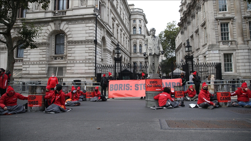 Greenpeace protest blocks Downing Street entrance