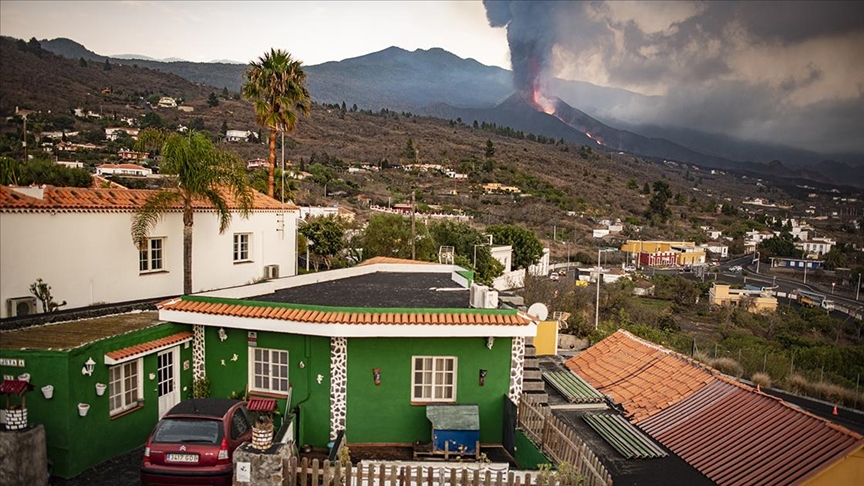Cumbre Vieja Yanardağının lavları La Palma Adasındaki riskleri artırıyor