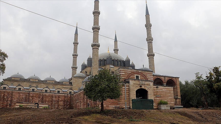 Selimiye Meydanı düzenleme çalışmaları devam ediyor