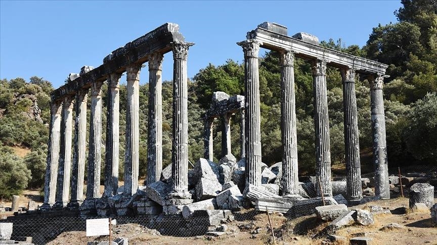 Temple of Zeus to regain former glory in southwest Turkey with new columns