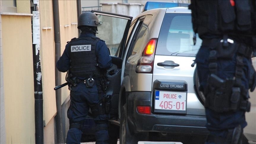 Косово: За време на полициска операција повредени 6 полицајци, едно лице вмешано во нападот врз полицајците