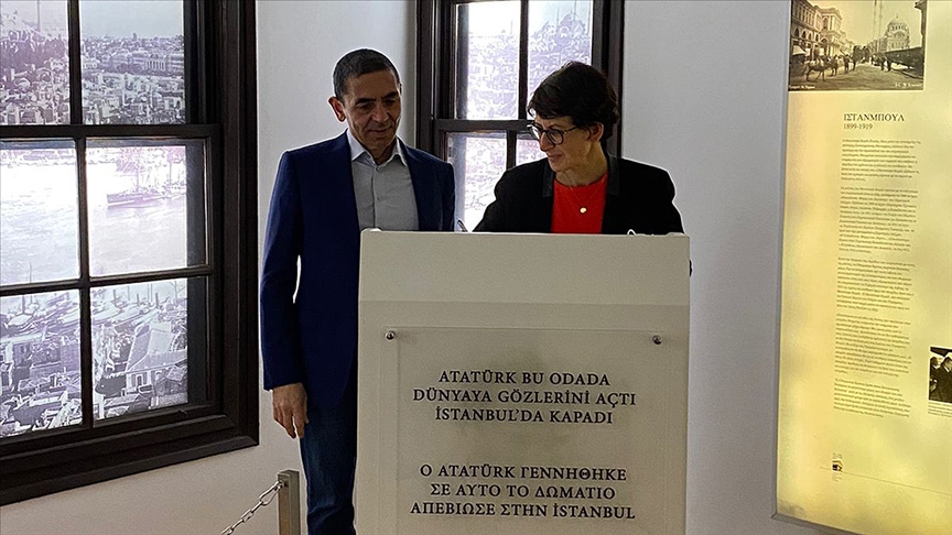 BioNTechin kurucuları Türeci ve Şahin, Selanikte Atatürk Evini ziyaret etti