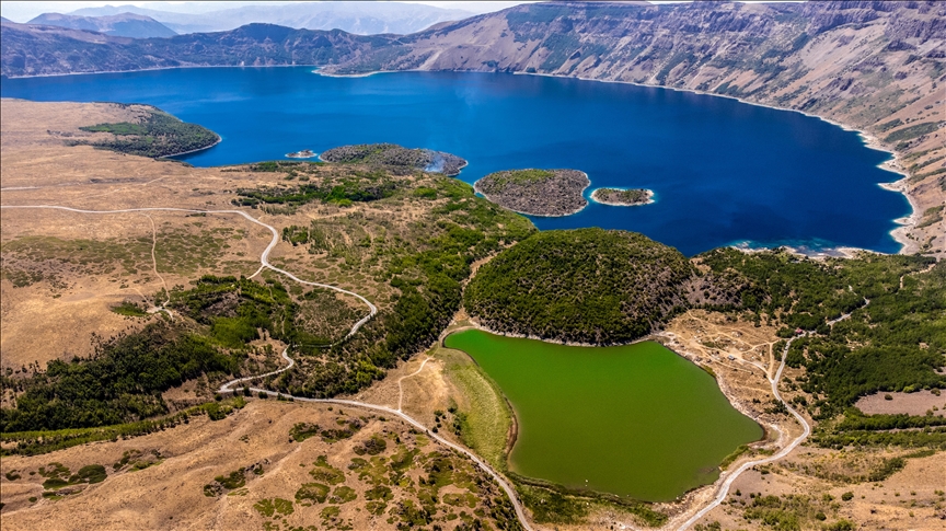 Красота осени: озеро Немрут на востоке Турции