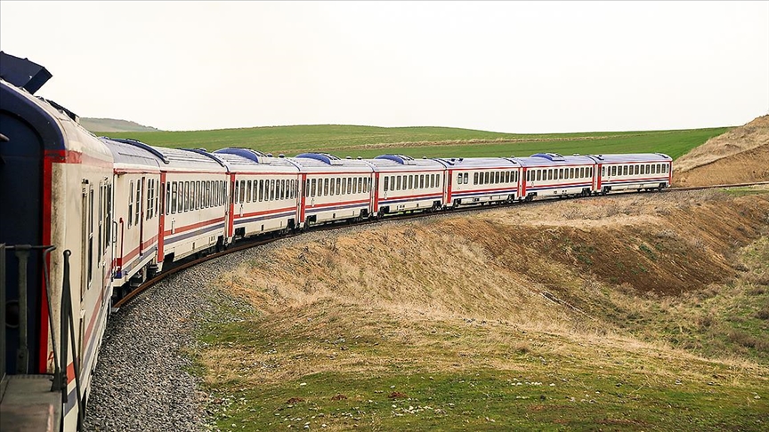 TCDD, Doğu Afrikayı Hint Okyanusuna ulaştıracak demir yolu hattına danışmanlık hizmeti sunmaya talip
