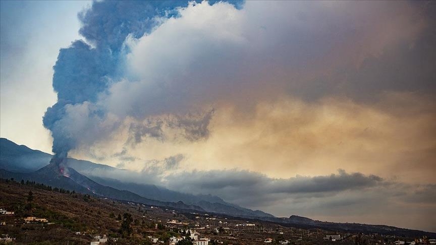 Spanjë, llava e vullkanit Cumbre Vieja për 24 orë shkatërron 90 shtëpi