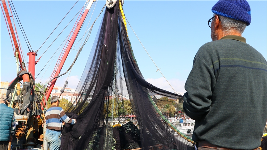 Karadenizli balıkçılar Marmarada lüfer peşinde