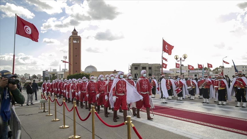 Tunus, işgalci Fransız askerlerinin ülkeden ayrılışının 58. yıl dönümünü törenle kutladı