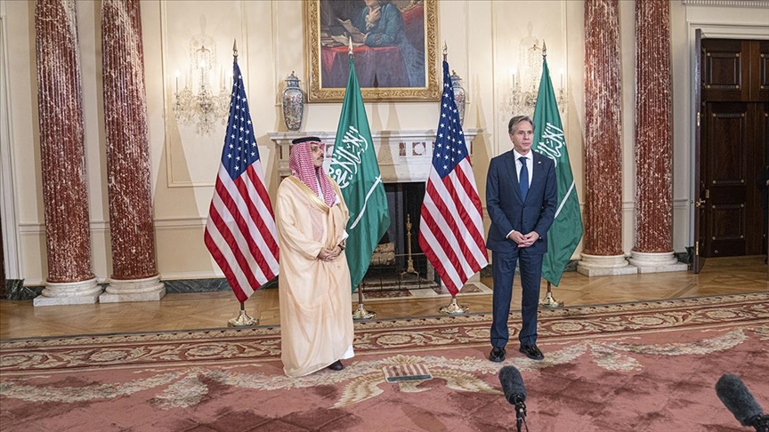وزير الخارجية الأمريكي ونظيره السعودي يبحثان سبل إنهاء صراع اليمن