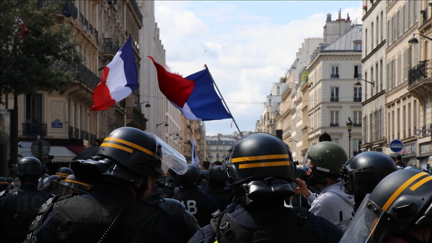 Candidato a la presidencia francesa Philippe Poutou afirmó que la Policía asesina a unos 15 jóvenes cada año 