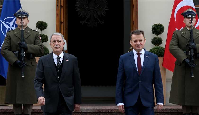 وزير الدفاع البولندي يلتقي نظيره التركي في وارسو