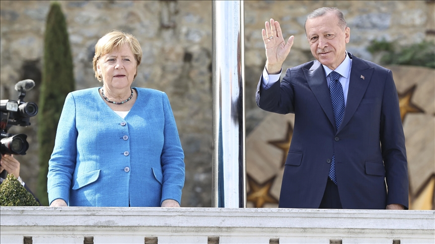 Merkel stigla u Istanbul na sastanak sa Erdoganom