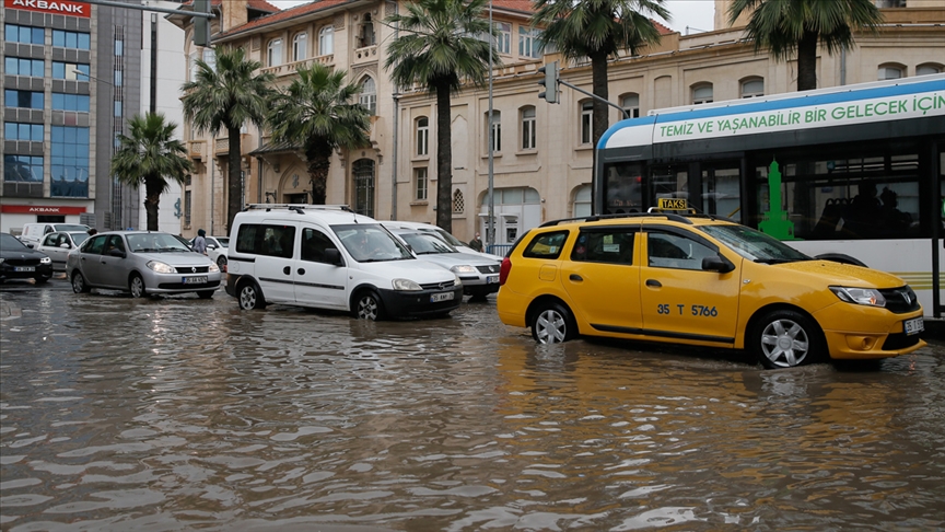 İzmir, Manisa, Aydın ve Muğla için kuvvetli yağış uyarısı