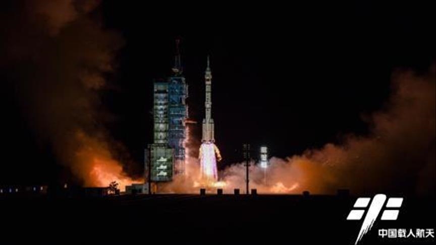 Кинеското вселенско летало „Шенџоу 13“ се спои со вселенската станица 