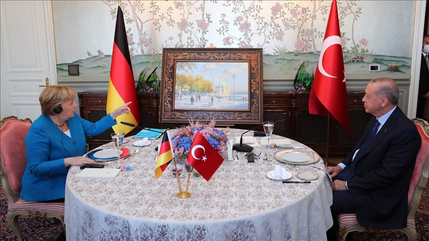 Эрдоган и Меркель провели рабочий обед в Стамбуле