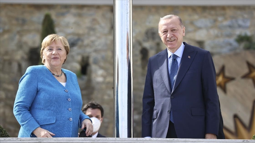 Almanya Başbakanı Merkel, Cumhurbaşkanı Erdoğan ile görüşme için Huber Köşküne geldi