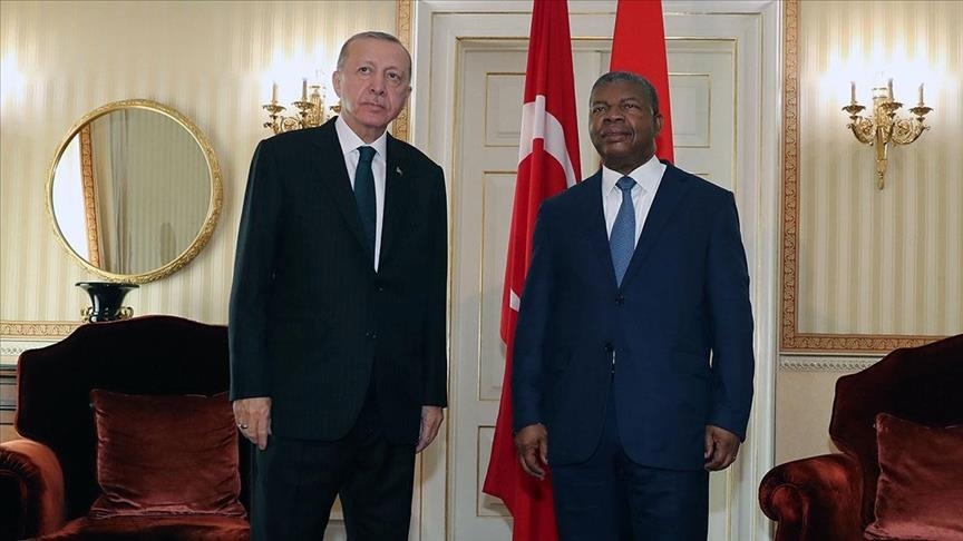 Presidenti Erdoğan pritet me ceremoni zyrtare në Angola