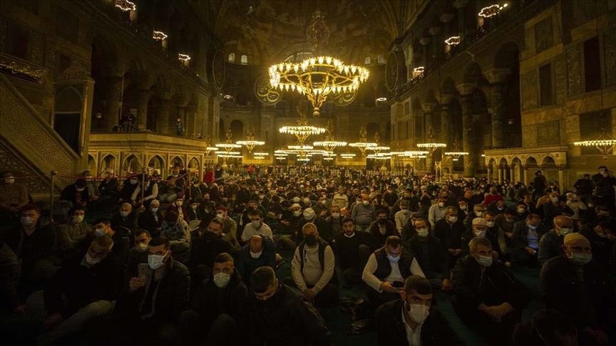 Les mosquées d'Istanbul célèbrent la fête du Mouled