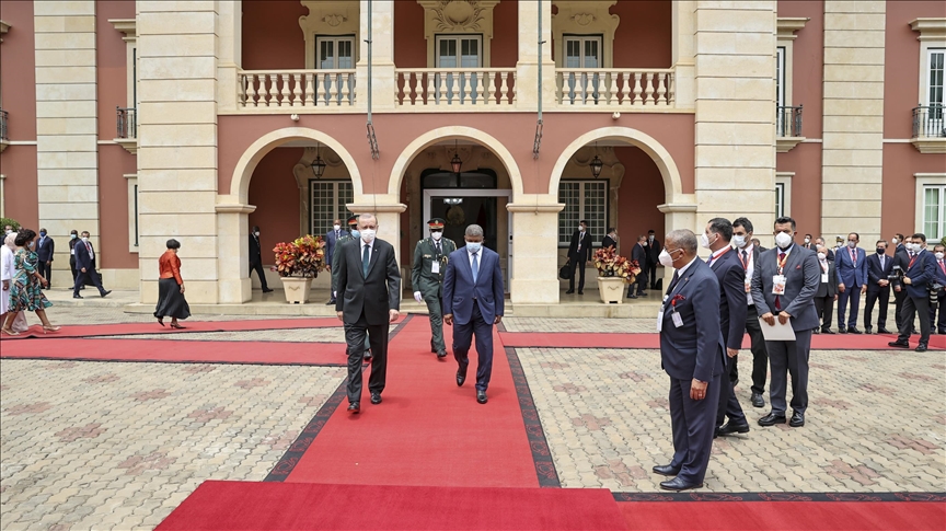 В Луанде состоялась церемония встречи президента Турции